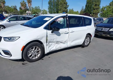 2024 Chrysler Pacifica Touring z USA, uszkodzony, nr VIN 2C4RC1FG7RR194974